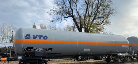 Gray tank car with orange stripe all around